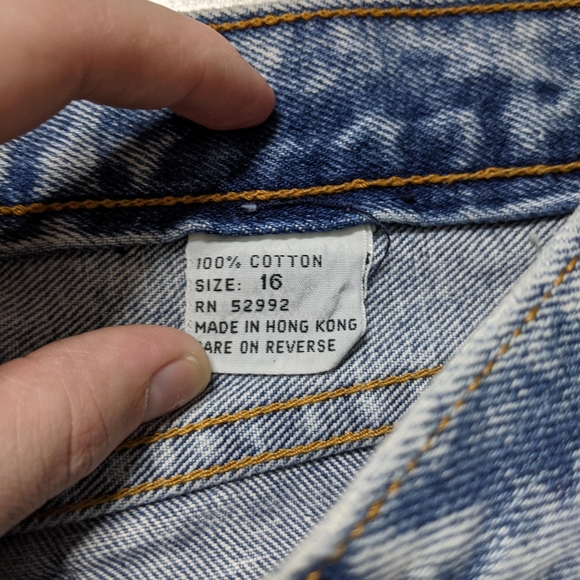 Jordache • Vintage Acid Wash Button Hem Mom Jeans - Picture 2 of 7